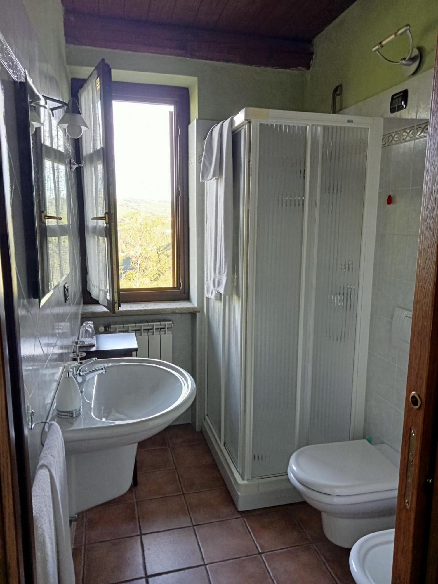 Agriturismo Bric Di Gai Monforte dʼAlba Zimmer foto